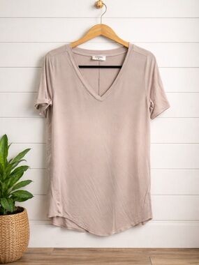 🤎🤍🧡Zenana Soft V-Neck Tee | Neutral Basic T-Shirt | Size Medium | Everyday